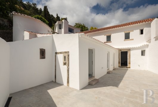 A proximité de Lisbonne, à l’entrée du parc naturel de Sintra-Cascais, une maison de village avec jardin, terrasses et patios - photo  n°27